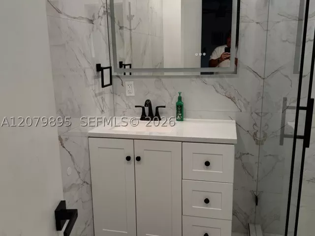 4-bedroom home for sale in Miami - 10411 SW sw 51st St - MondialRealty