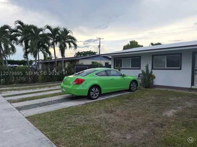 4-bedroom home for sale in Miami - 10411 SW sw 51st St - MondialRealty