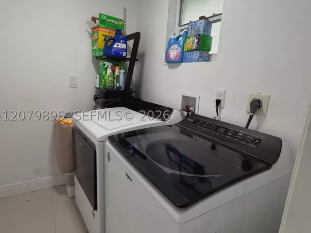 4-bedroom home for sale in Miami - 10411 SW sw 51st St - MondialRealty