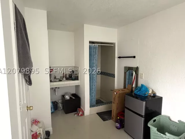 4-bedroom home for sale in Miami - 10411 SW sw 51st St - MondialRealty
