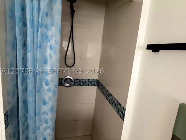 4-bedroom home for sale in Miami - 10411 SW sw 51st St - MondialRealty