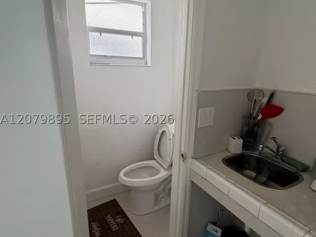 4-bedroom home for sale in Miami - 10411 SW sw 51st St - MondialRealty