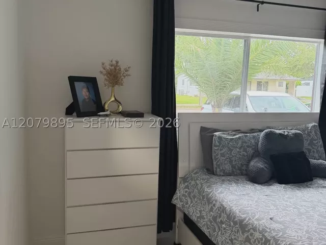 4-bedroom home for sale in Miami - 10411 SW sw 51st St - MondialRealty