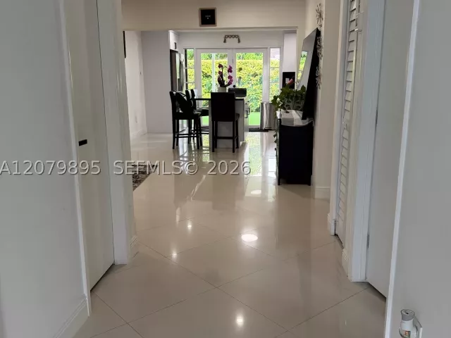 4-bedroom home for sale in Miami - 10411 SW sw 51st St - MondialRealty