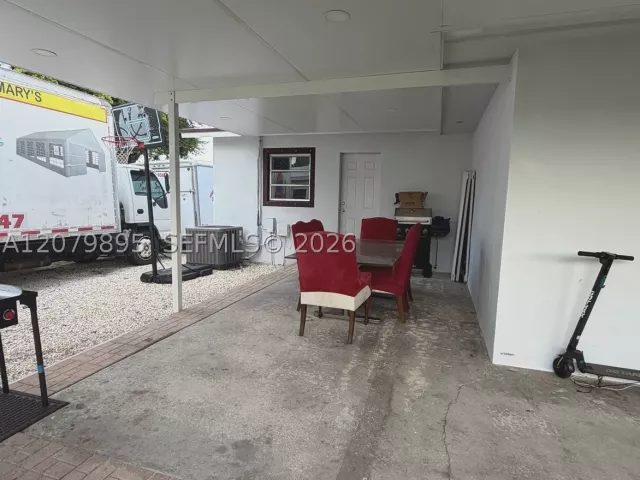4-bedroom home for sale in Miami - 10411 SW sw 51st St - MondialRealty