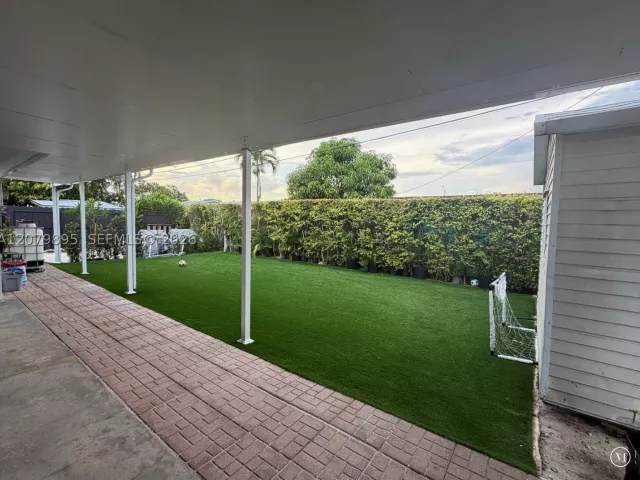 4-bedroom home for sale in Miami - 10411 SW sw 51st St - MondialRealty