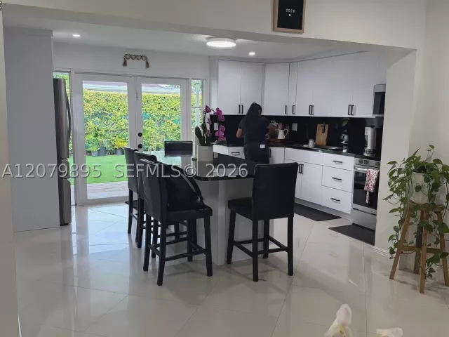 4-bedroom home for sale in Miami - 10411 SW sw 51st St - MondialRealty