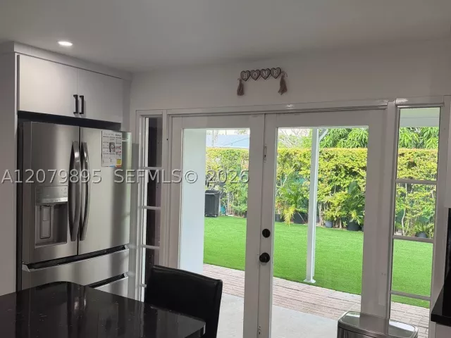 4-bedroom home for sale in Miami - 10411 SW sw 51st St - MondialRealty