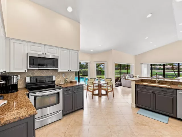 4-bedroom home for rent in Boca Raton - 10455 STONEBRIDGE Boulevard - MondialRealty
