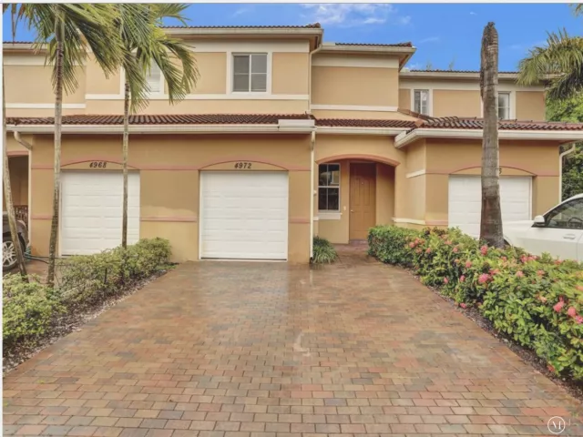 4-bedroom home for sale in Fort Lauderdale - 4972 SW 30th Terrace - MondialRealty