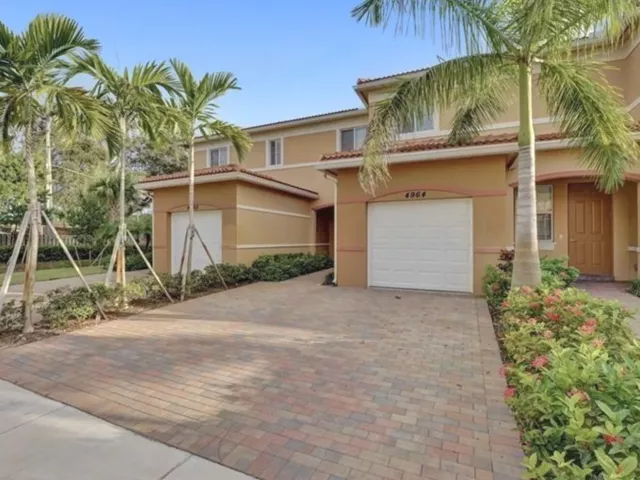 4-bedroom home for sale in Fort Lauderdale - 4968 SW 30th Avenue - MondialRealty