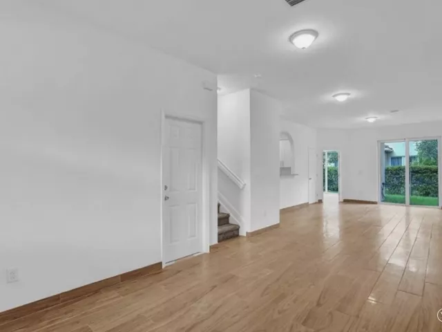 4-bedroom home for sale in Fort Lauderdale - 4968 SW 30th Avenue - MondialRealty