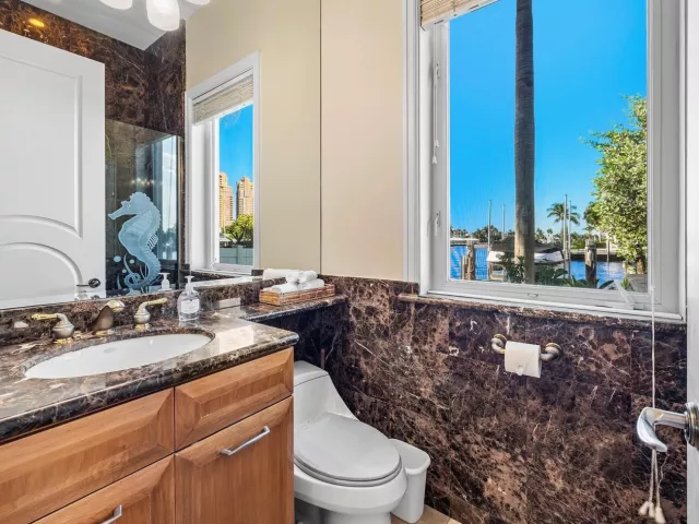 6-bedroom home for rent in Fort Lauderdale - 3005 NE 19th Street - MondialRealty