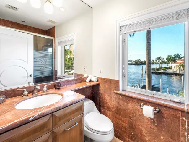 6-bedroom home for rent in Fort Lauderdale - 3005 NE 19th Street - MondialRealty