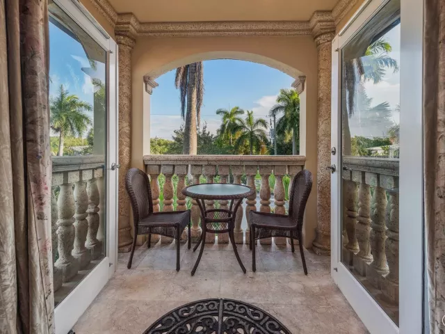 6-bedroom home for rent in Fort Lauderdale - 3005 NE 19th Street - MondialRealty