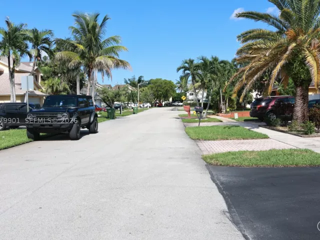 3-bedroom home for rent in Pembroke Pines - 9620 SW 9th Ct - MondialRealty
