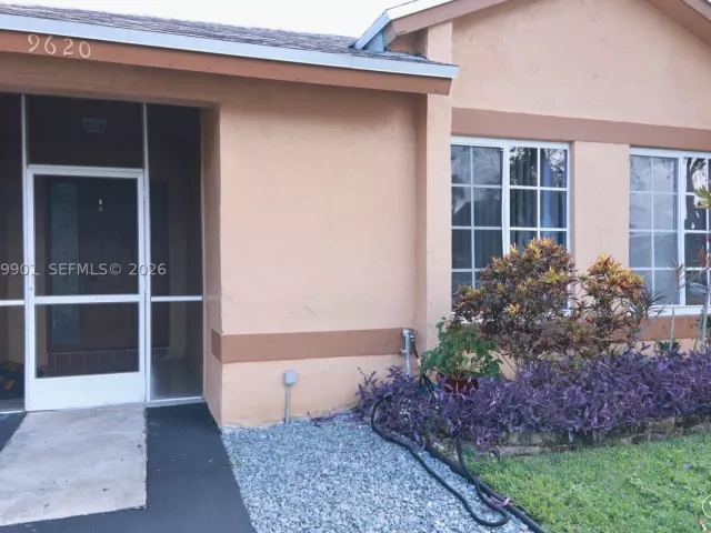 3-bedroom home for rent in Pembroke Pines - 9620 SW 9th Ct - MondialRealty