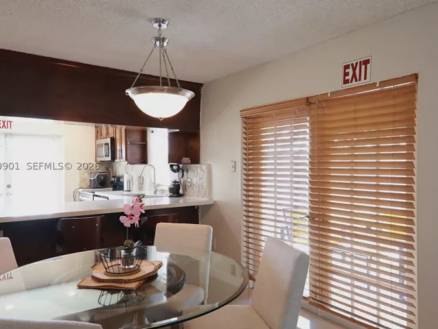 3-bedroom home for rent in Pembroke Pines - 9620 SW 9th Ct - MondialRealty