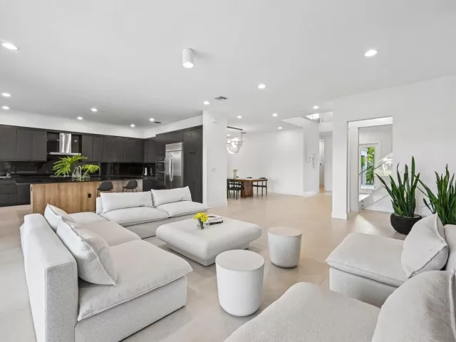 5-bedroom home for sale in Boca Raton - 17070 Rainbow Falls Trail - MondialRealty