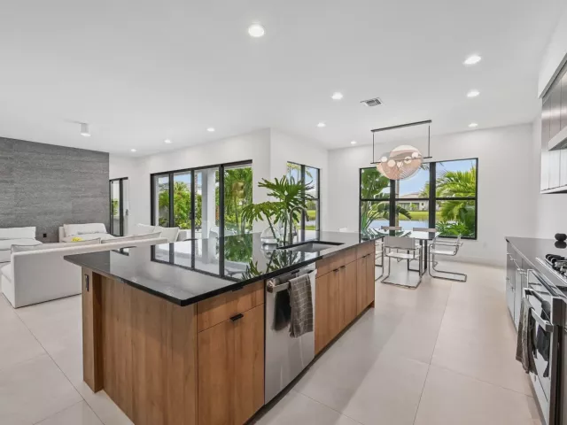 5-bedroom home for sale in Boca Raton - 17070 Rainbow Falls Trail - MondialRealty