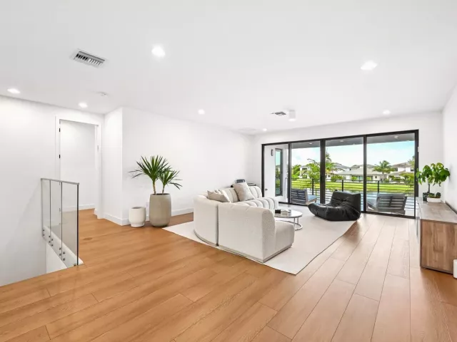 5-bedroom home for sale in Boca Raton - 17070 Rainbow Falls Trail - MondialRealty