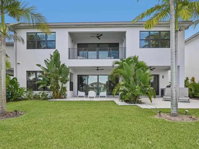 5-bedroom home for sale in Boca Raton - 17070 Rainbow Falls Trail - MondialRealty