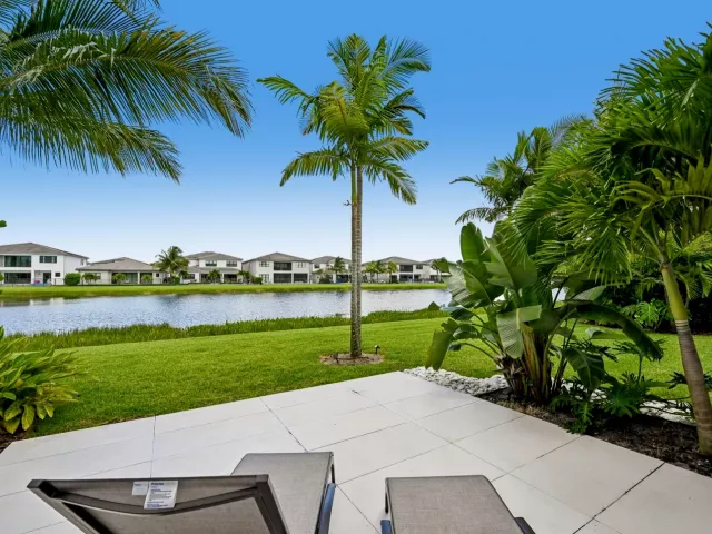 5-bedroom home for sale in Boca Raton - 17070 Rainbow Falls Trail - MondialRealty