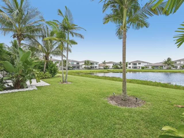 5-bedroom home for sale in Boca Raton - 17070 Rainbow Falls Trail - MondialRealty
