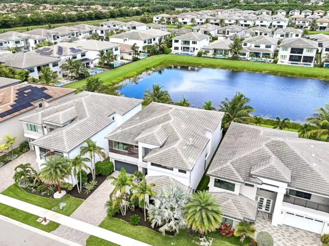 5-bedroom home for sale in Boca Raton - 17070 Rainbow Falls Trail - MondialRealty
