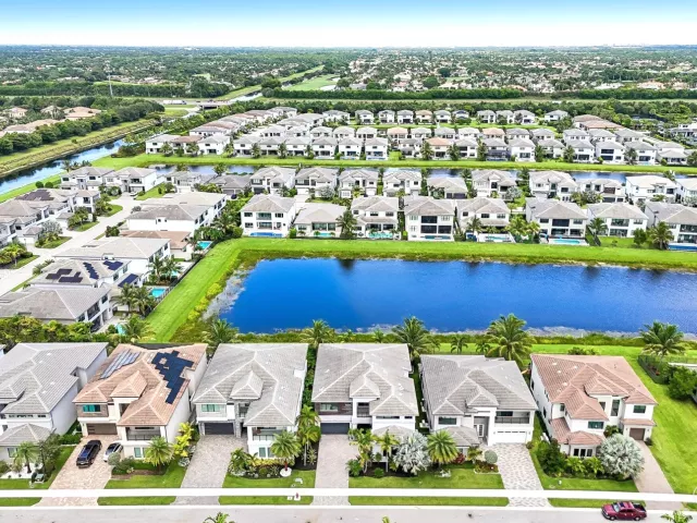 5-bedroom home for sale in Boca Raton - 17070 Rainbow Falls Trail - MondialRealty