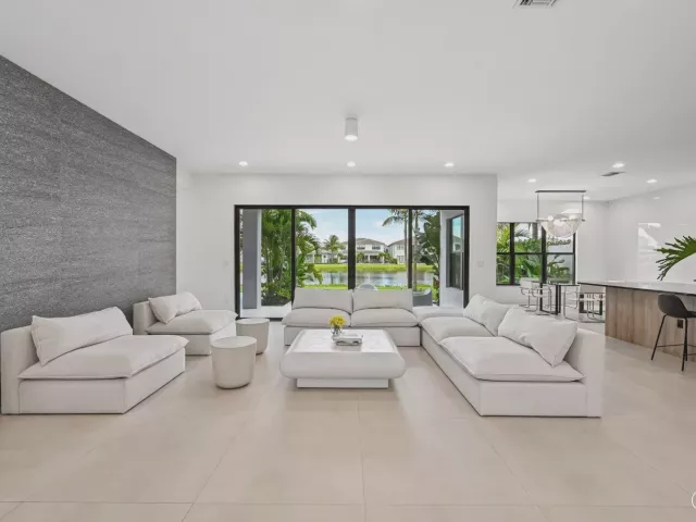 5-bedroom home for sale in Boca Raton - 17070 Rainbow Falls Trail - MondialRealty