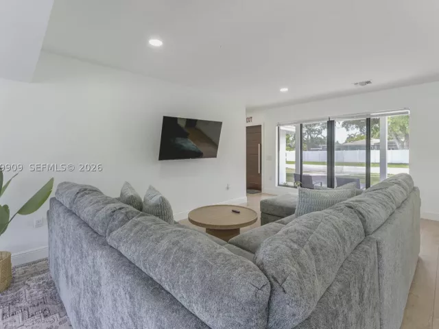 3-bedroom home for rent in Hollywood - 317 N 31st Ave - MondialRealty