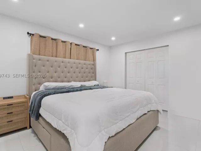 3-bedroom home for sale in Pembroke Pines - 620 NW 98th Ave - MondialRealty
