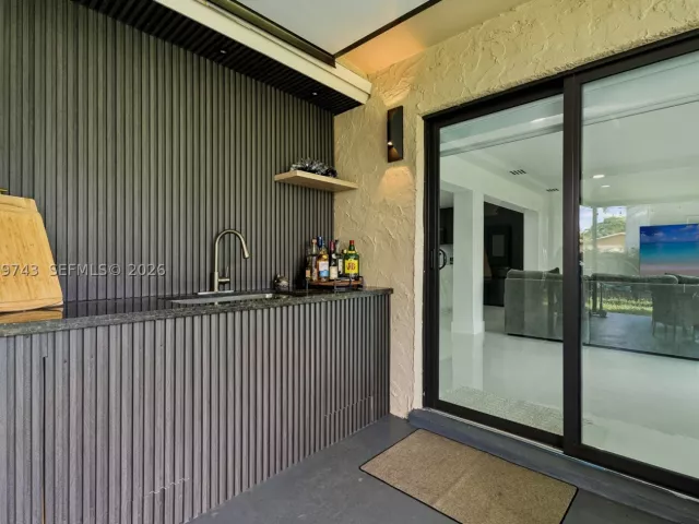 3-bedroom home for sale in Pembroke Pines - 620 NW 98th Ave - MondialRealty