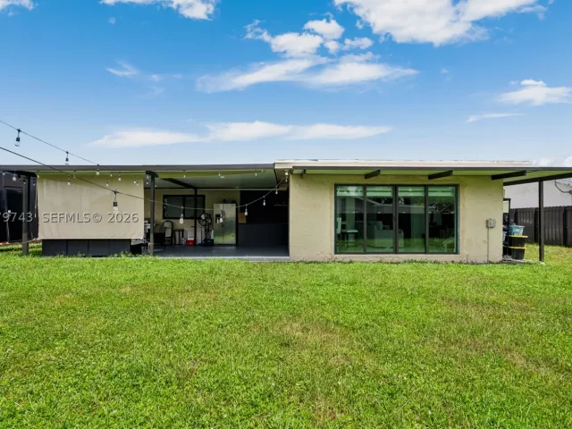3-bedroom home for sale in Pembroke Pines - 620 NW 98th Ave - MondialRealty