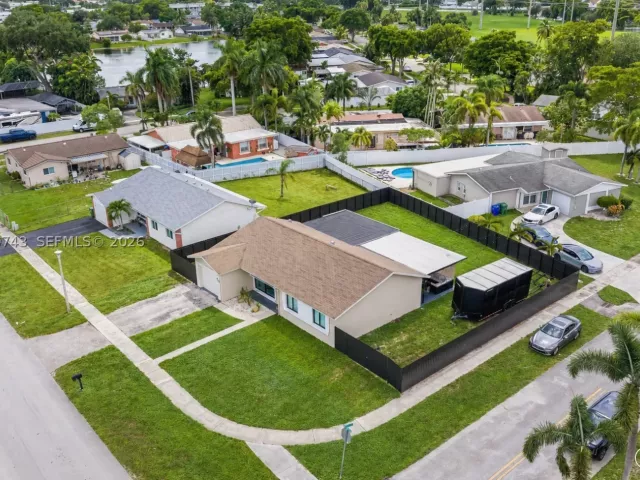 3-bedroom home for sale in Pembroke Pines - 620 NW 98th Ave - MondialRealty