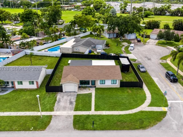 3-bedroom home for sale in Pembroke Pines - 620 NW 98th Ave - MondialRealty