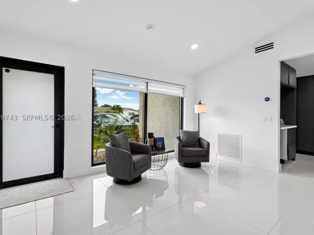 3-bedroom home for sale in Pembroke Pines - 620 NW 98th Ave - MondialRealty