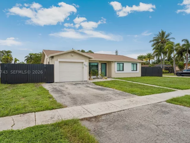 3-bedroom home for sale in Pembroke Pines - 620 NW 98th Ave - MondialRealty