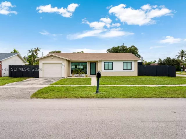 3-bedroom home for sale in Pembroke Pines - 620 NW 98th Ave - MondialRealty