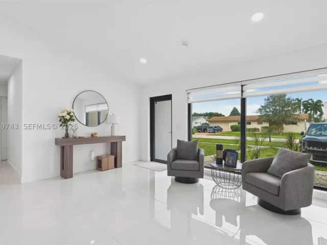 3-bedroom home for sale in Pembroke Pines - 620 NW 98th Ave - MondialRealty