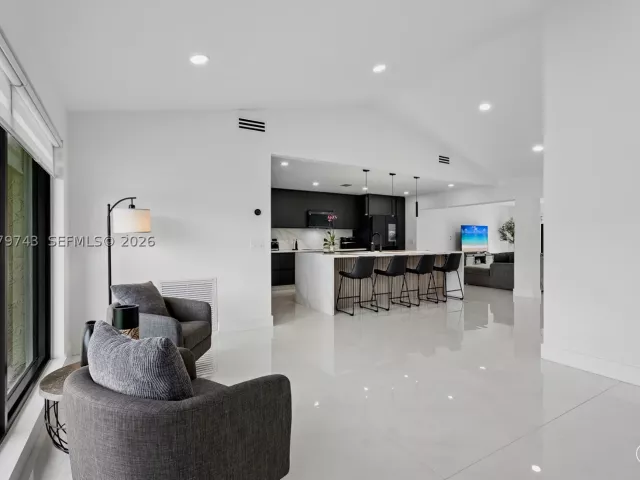 3-bedroom home for sale in Pembroke Pines - 620 NW 98th Ave - MondialRealty