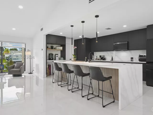 3-bedroom home for sale in Pembroke Pines - 620 NW 98th Ave - MondialRealty