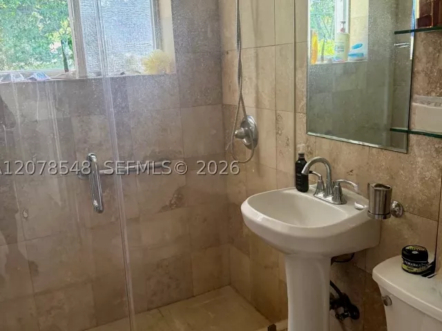 3-bedroom home for sale in North Miami Beach - 270 NE 169th St - MondialRealty