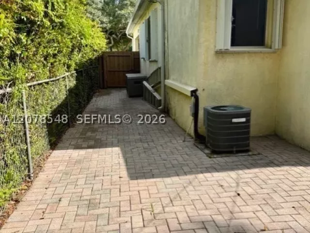 3-bedroom home for sale in North Miami Beach - 270 NE 169th St - MondialRealty