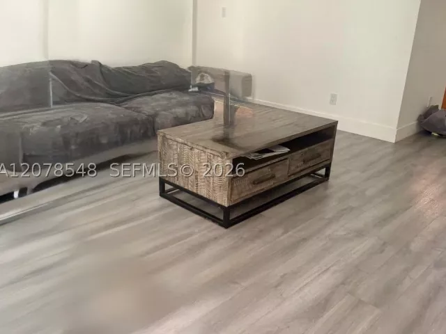 3-bedroom home for sale in North Miami Beach - 270 NE 169th St - MondialRealty