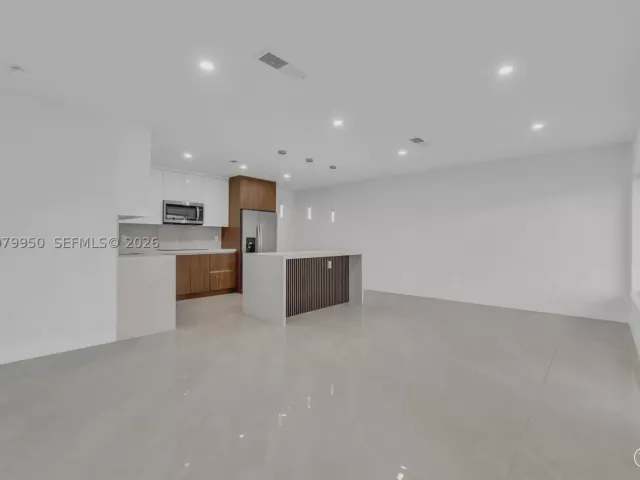 5-bedroom home for sale in Miami Gardens - 15770 NW 18th Pl - MondialRealty