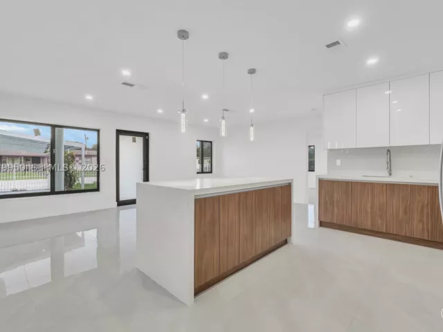 5-bedroom home for sale in Miami Gardens - 15770 NW 18th Pl - MondialRealty