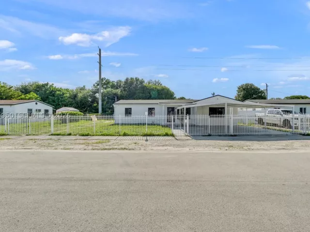 5-bedroom home for sale in Miami Gardens - 15770 NW 18th Pl - MondialRealty