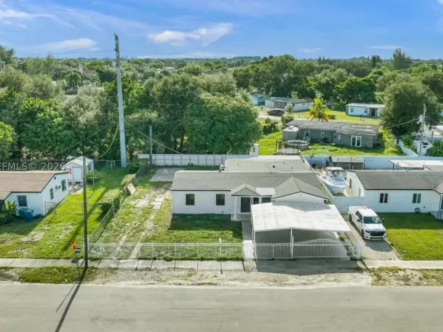 5-bedroom home for sale in Miami Gardens - 15770 NW 18th Pl - MondialRealty